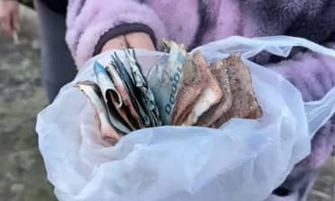 Familia curicana que enterró 3 millones podrá canjear billetes dañados