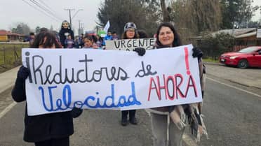Vecinos de Las Arboledas de Teno marcharon para exigir un resalto en la Ruta J-40