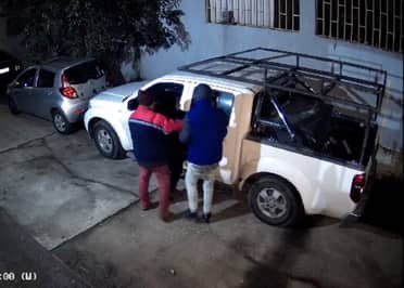 Delincuentes desvalijan camioneta en menos de dos minutos en Curicó