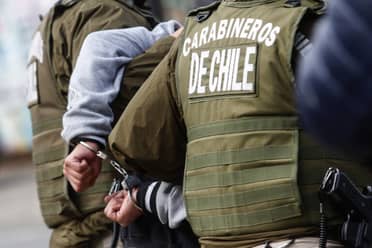 Conductor ebrio se lanzó a canal de regadío para evitar detención en Sagrada Familia