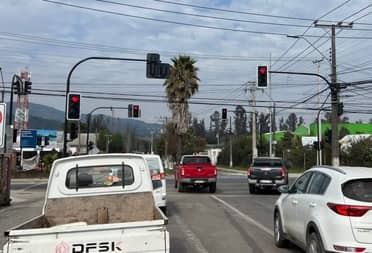 Comenzó funcionamiento de nuevo semáforo en cruce Pumaitén de Romeral