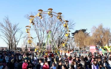 Día de la Niñez se festejó con juegos y show artístico en Molina