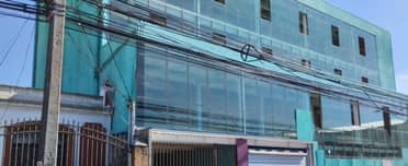 Denuncian a personas en situación de calle que viven en edificio abandonado de Curicó