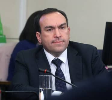 Diputado Donoso exigió auditoría a Correos de Chile por nuevo hallazgo de cartas a pacientes en basural en Maule