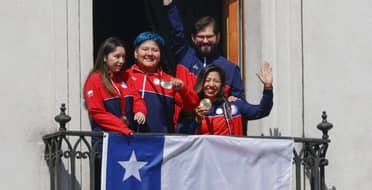 Presidente Boric recibió al Team ParaChile en La Moneda