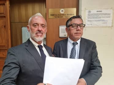 Pablo Chávez oficializa denuncia ante el Tribunal Electoral para impugnar elección en Rauco