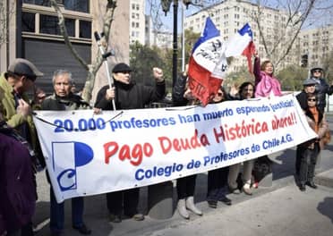 Comenzó el pago de la deuda histórica a los profesores de Chile