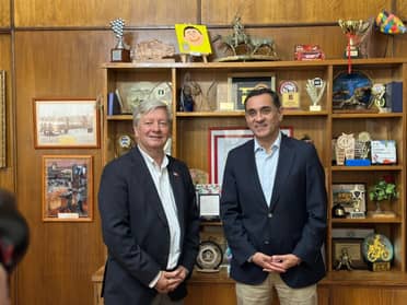 Alcalde de Curicó recibe a su sucesor en el municipio
