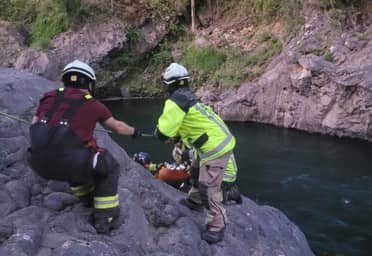 Turista falleció ahogado en el Río Claro tras salvar a su hija
