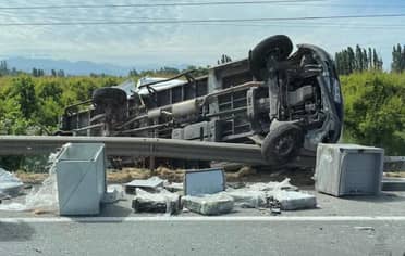 Camión vuelca en la Ruta 5 Sur: Conductor ileso tras aparatoso accidente