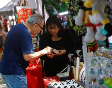 Feria Navideña OMDEL estará en la Plaza de Armas de Curicó hasta el 23 de diciembre