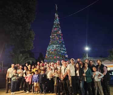 Municipio de Teno encendió árbol de Navidad en la Plaza de Armas