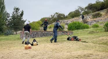 Trabajadores de áreas verdes de Curicó acusan sueldos impagos