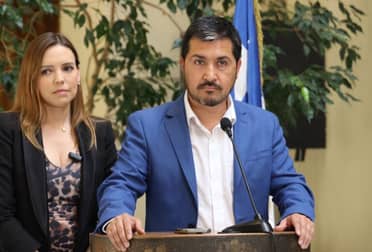Diputado Hugo Rey cuestionó propuesta del Gobierno para saldar deuda histórica a profesores