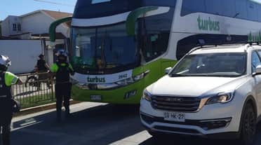 Bus en panne provoca caos vial en acceso norte a Curicó