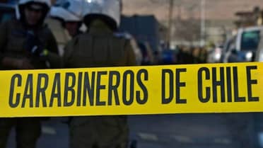 Camioneta cae a zanja en Los Niches: dos personas resultan lesionadas