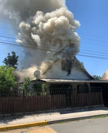 Incendio consume vivienda en sector Santa Rosa de Sagrada Familia