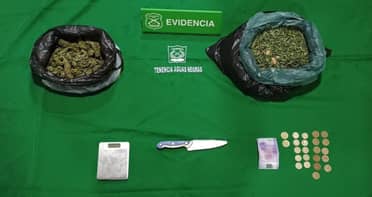 Carabineros de Aguas Negras detiene a sujeto con marihuana y arma blanca