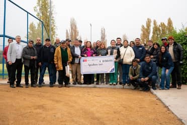 Agricultores rauquinos reciben incentivos para mejorar sus frutales