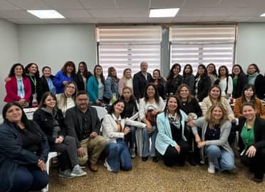 20 curicanas recibieron Fondo Concursable del Programas Mujeres Jefas de Hogar