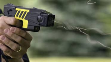 Senado incluye uso de pistolas taser en proyecto de ley de Seguridad Municipal