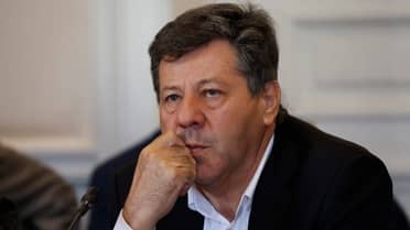 Reportaje de CHV afirma que senador Castro debe $29 millones por contribuciones impagas