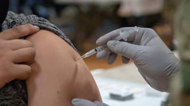 Vacuna de refuerzo: ¿importa el brazo? especialista de la Universidad de Talca despeja dudas