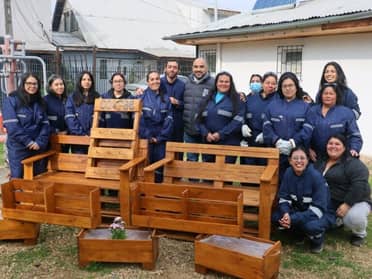 Mujeres de Molina se capacitaron en taller de carpintería realizado por el municipio y el Fosis