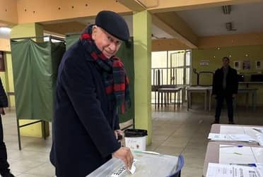 Expresidente Ricardo Lagos vota en primarias oficialistas