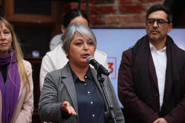 Jara marca distancia del PC y descarta nuevo proceso constituyente: “Hay otras prioridades”