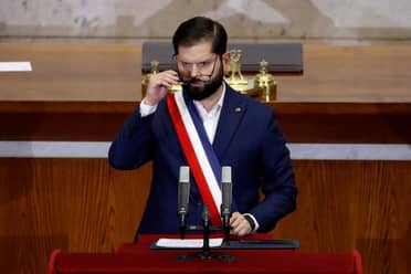 Presidente Boric compromete financiamiento para cementerios de mascotas y endurecimiento de sanciones por maltrato