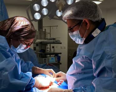 Hospital de Curicó marca un hito en oncología con la instalación de catéteres de reservorio para tratamientos contra el cáncer