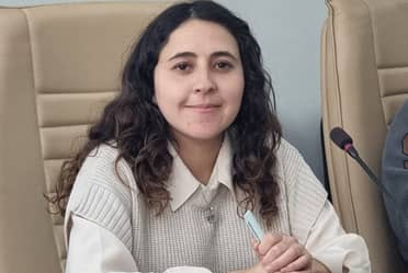 Concejala Bravo regresa al Concejo Municipal a una semana de ser madre: "Un hijo no es impedimento para seguir trabajando"