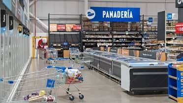 Formalizan a hombre que amenazó a guardias con escopeta en Supermercado Líder de Curicó: quedó en prisión
