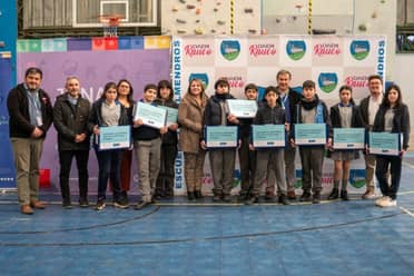 89 estudiantes de Rauco reciben Beca TIC de Junaeb para reducir la brecha digital