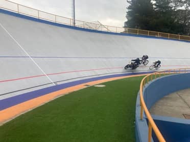 Ciclistas regresan al Velódromo Manuel Gallardo de Curicó