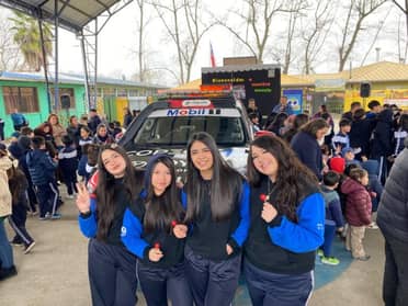 Rally Mobil se acerca a la comunidad de Curicó con exhibición en la Escuela La Obra de Los Niches