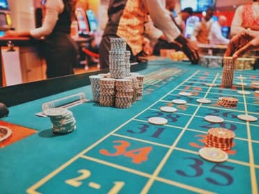 Contraloría detecta a más de 13 mil funcionarios públicos que asistieron a casinos con licencia médica