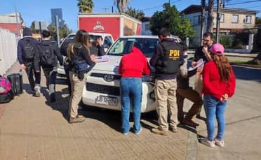 PDI realiza fiscalización de extranjeros en terminal de buses de Curicó