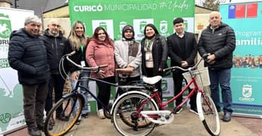 Familias de Curicó reciben bicicletas recicladas en campaña de sustentabilidad