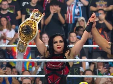 ¡Histórico! Stephanie Vaquer se corona campeona mundial de la WWE