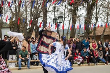 Vichuquén da la bienvenida a las Fiestas Patrias con tradicional esquinazo