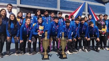 "Rockstars": Campeones nacionales de futsal fueron recibidos con ovación en Curicó