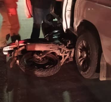 Motorista se salva milagrosamente tras ser impactado por camioneta en Curicó