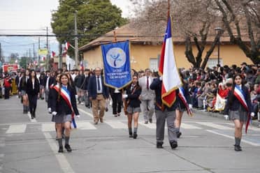 Molina cerró semana de desfiles de Fiestas Patrias con más de 128 organizaciones marchando por la ciudad