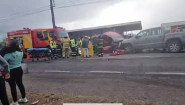 Colisión frontal de alta energía en ruta a Sarmiento deja dos heridos graves