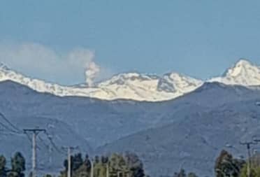 SERNAGEOMIN confirma: Emisión de ceniza en Volcán Planchón-Peteroa es parte de actividad "esperada"