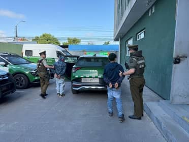 Carabineros detiene a tres sujetos por robo con violencia en Sagrada Familia