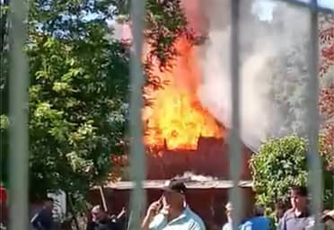 Voraz incendio destruye vivienda en ruta a Potrero Grande