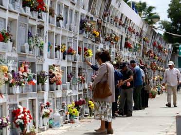 Cementerio Municipal de Curicó recibió a miles de personas en el Día de Todos los Santos